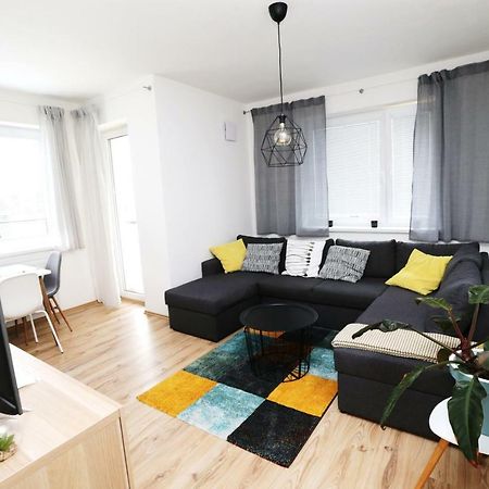 Samorin - Apartment In The Center - Private Parking - Klimatizacia Екстер'єр фото