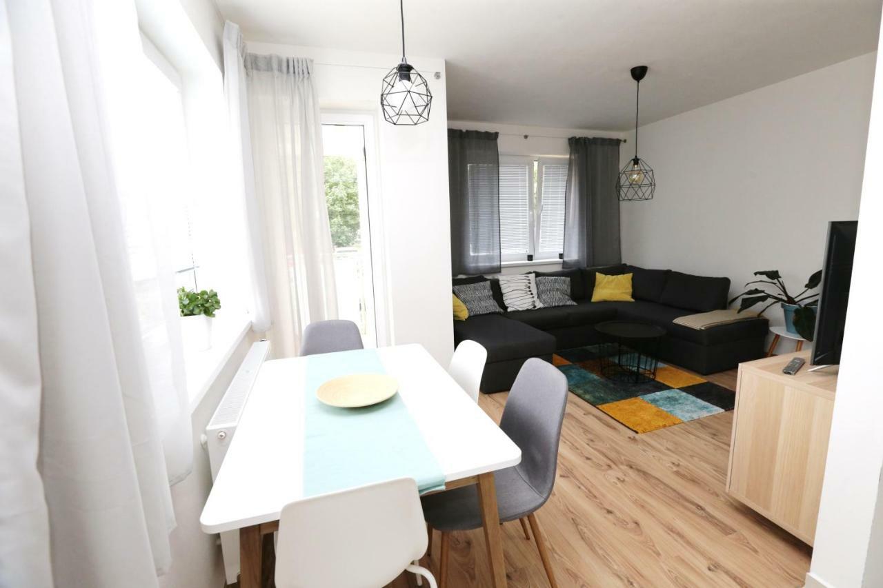 Samorin - Apartment In The Center - Private Parking - Klimatizacia Екстер'єр фото