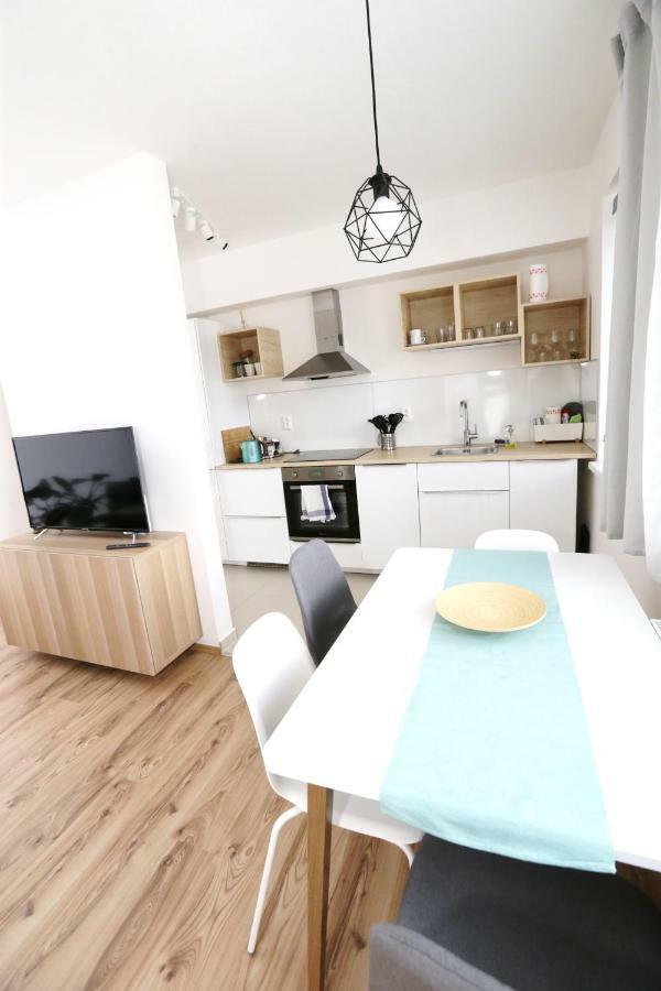 Samorin - Apartment In The Center - Private Parking - Klimatizacia Екстер'єр фото