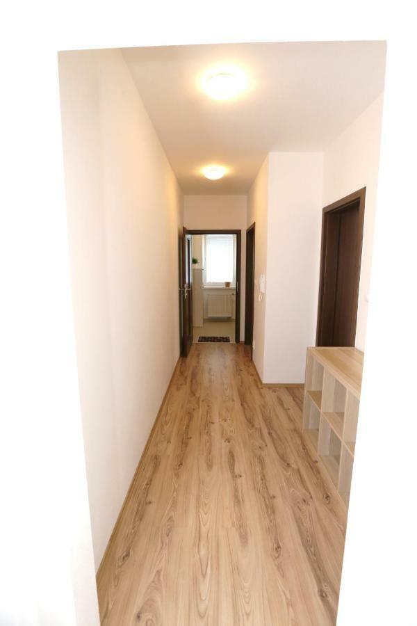 Samorin - Apartment In The Center - Private Parking - Klimatizacia Екстер'єр фото