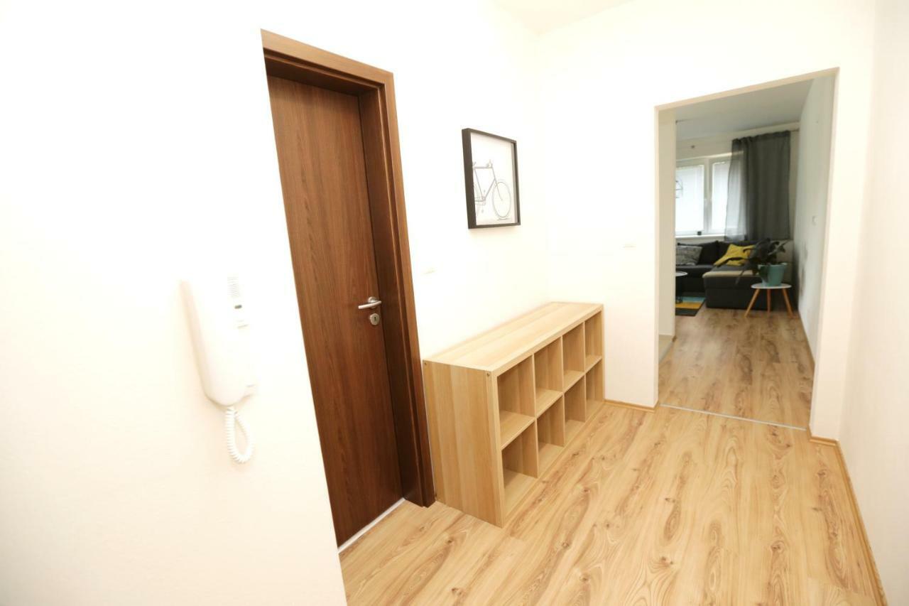 Samorin - Apartment In The Center - Private Parking - Klimatizacia Екстер'єр фото